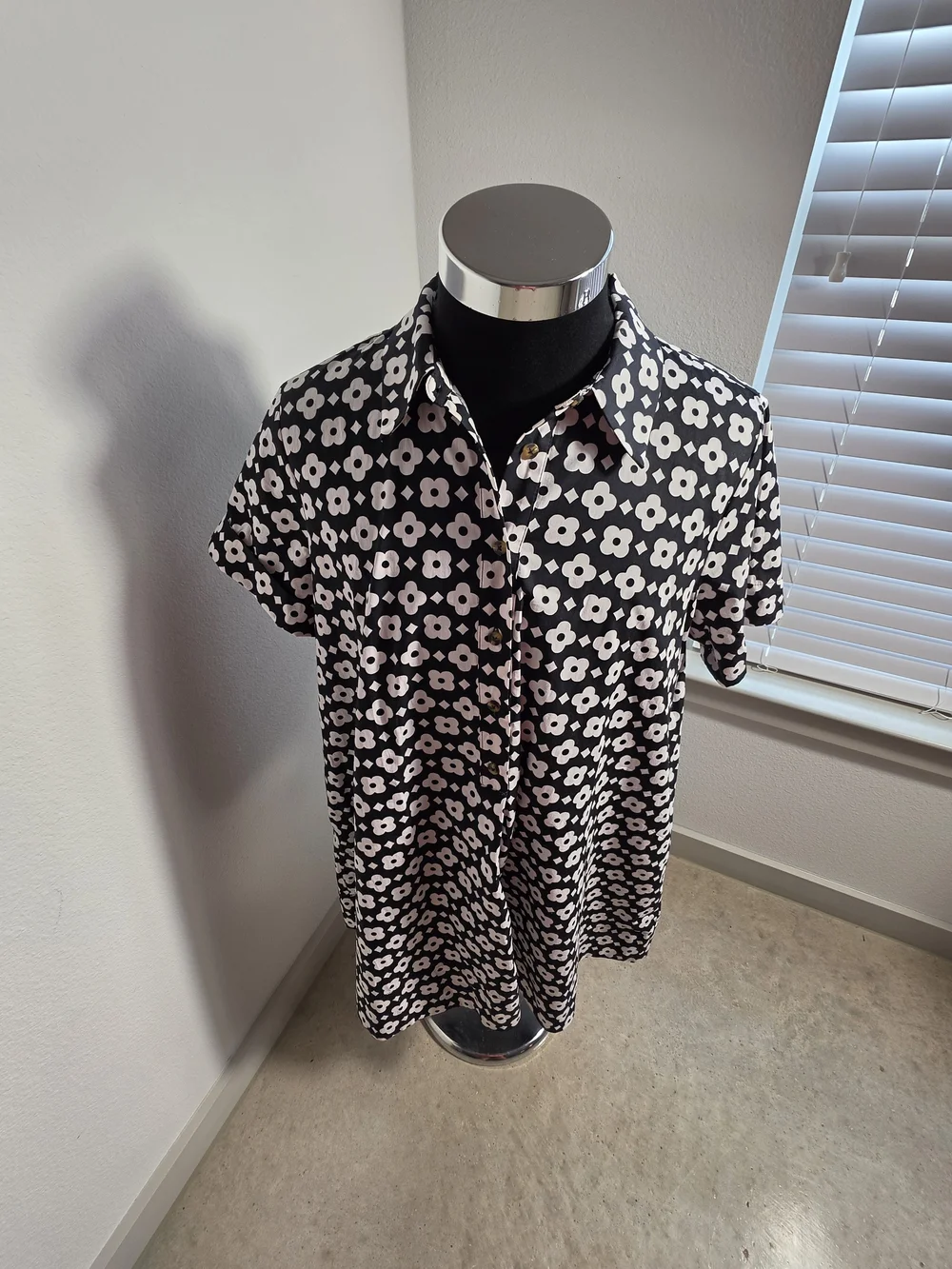 Anthropologie Maeve Black & White Mod Floral Mini Shirt Dress- Large - Picture 3 of 6